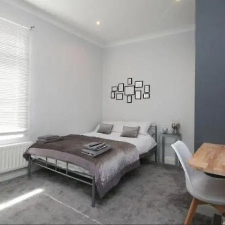 Essex House 3 Double Workstays Uk Holiday home *